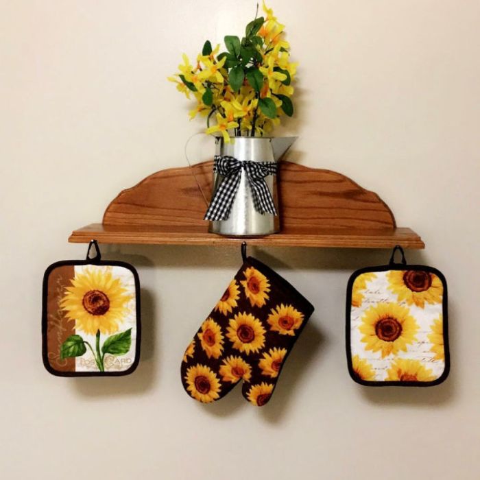 Rooster and sunflower kitchen decor