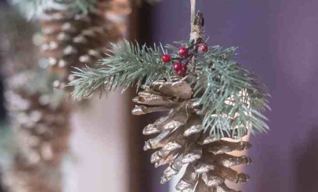 DIY Pine Cone Christmas Decorations