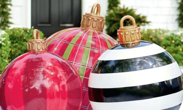 DIY Giant Outdoor Christmas Ornaments