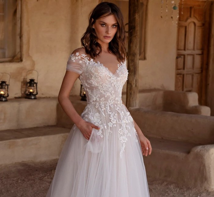 3d leaves applique lace v-neck wedding dress